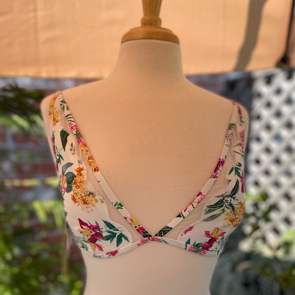Gianni Bini Other - Gianni Bini Pretty Petals Halter bra NWT size Large